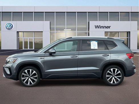 Used 2024 Volkswagen Taos SE FWD image 2