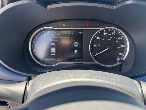 Used 2025 Nissan Versa SV FWD image 37