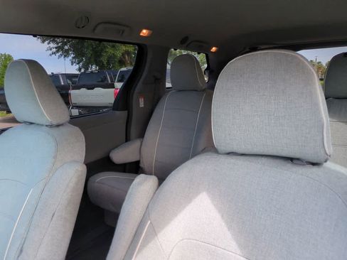 Used 2017 Toyota Sienna LE FWD image 8