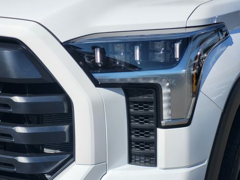 Used 2026 Toyota Tundra Limited AWD/4WD image 8