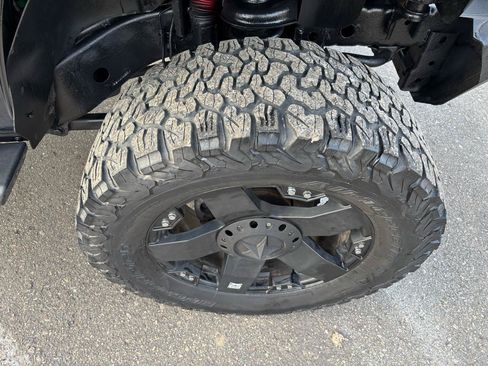 Used 2012 Jeep Wrangler Unlimited Sahara AWD/4WD image 18