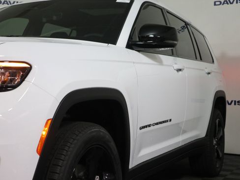 New 2025 Jeep Grand Cherokee L Limited w/ Black Appearance Package image 12