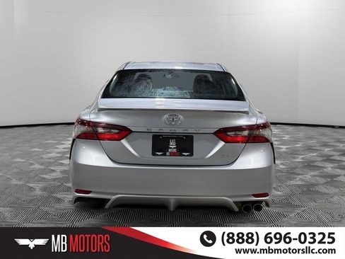 Used 2024 Toyota Camry SE FWD image 4