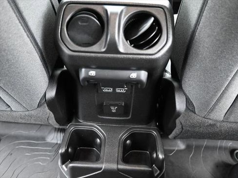 Certified 2024 Jeep Gladiator Sport image 12