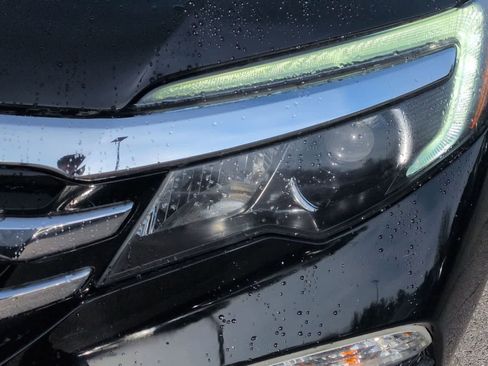 Used 2018 Honda Pilot Touring image 11