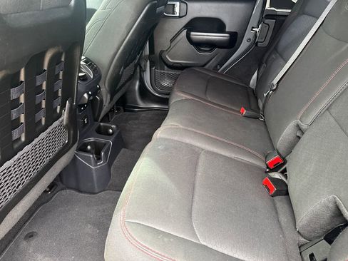 Used 2021 Jeep Wrangler Unlimited Rubicon AWD/4WD image 18
