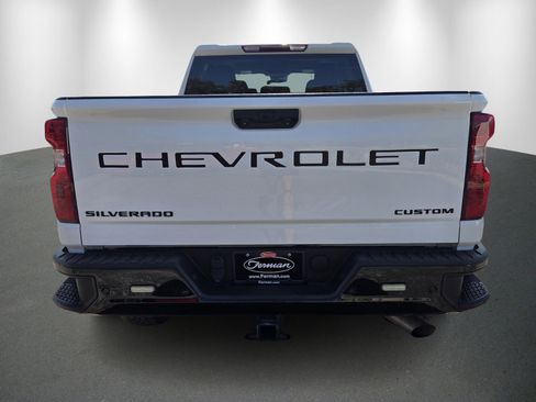 Used 2024 Chevrolet Silverado 2500 Custom w/ Custom Value Package image 6