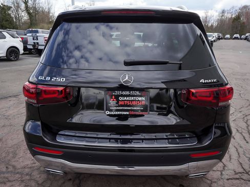 Used 2023 Mercedes-Benz GLB 250 4MATIC w/ Premium Package image 5