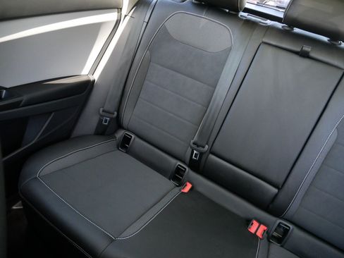 Certified 2023 Volkswagen Taos SE w/ Panoramic Sunroof Package AWD/4WD image 12