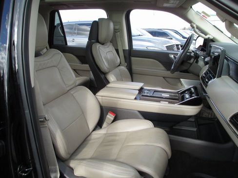 Used 2022 Lincoln Navigator Reserve image 20