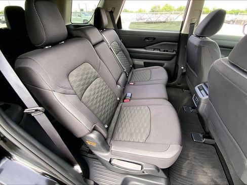 Used 2026 Nissan Pathfinder SV FWD image 19