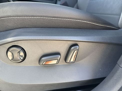 Certified 2024 Volkswagen Taos SE w/ Panoramic Sunroof Package FWD image 16