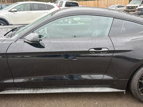 Used 2017 Ford Mustang Coupe image 15