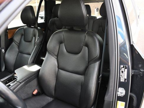 Used 2021 Volvo XC90 T5 Momentum w/ Advanced Package image 17