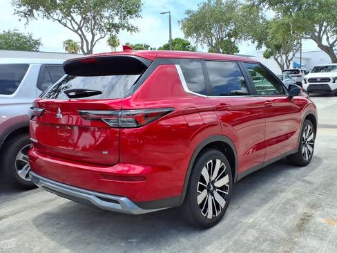 Used 2025 Mitsubishi Outlander SE FWD image 4