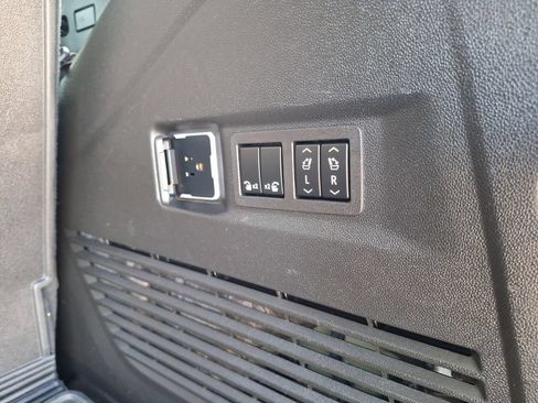 Used 2023 GMC Yukon Denali Ultimate AWD/4WD image 30