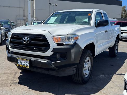 Used 2017 Toyota Tacoma SR RWD image 4