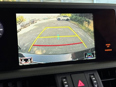 Used 2021 Lexus ES 300h w/ Premium Package image 18