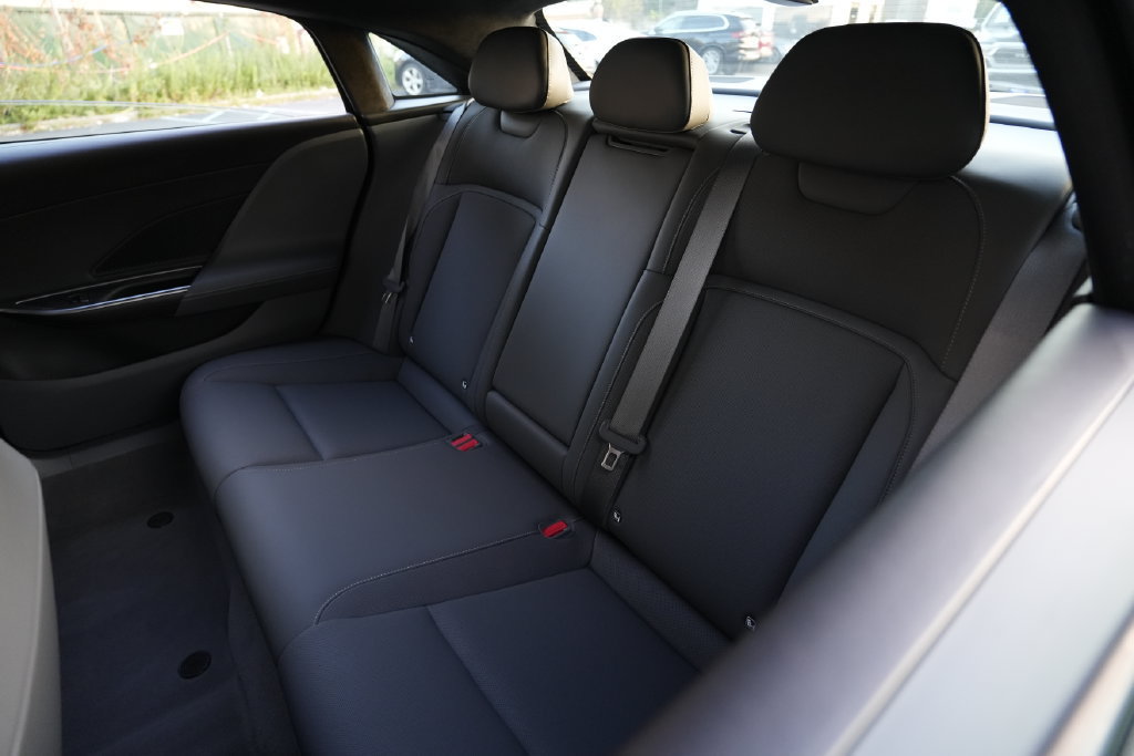 Used 2024 Lucid Air Pure RWD image 23