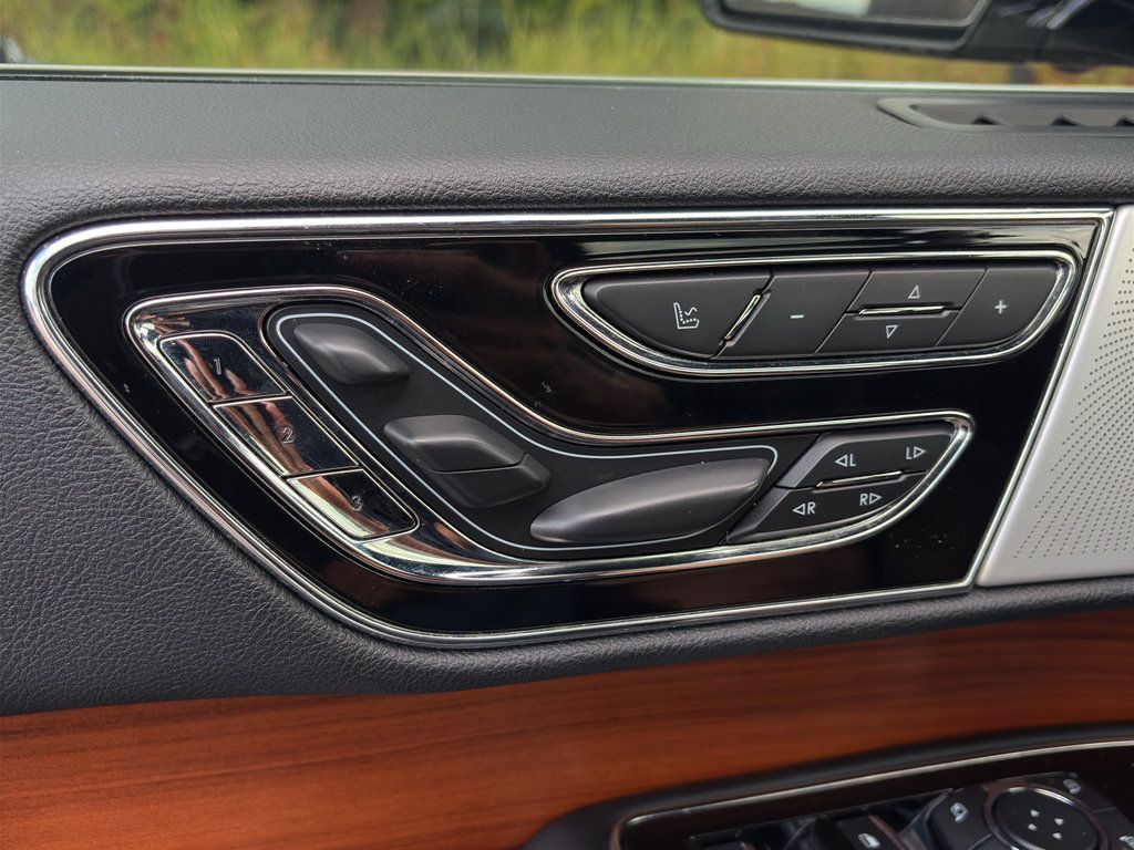 Used 2019 Lincoln Navigator Reserve w/ Cargo Package AWD/4WD image 33