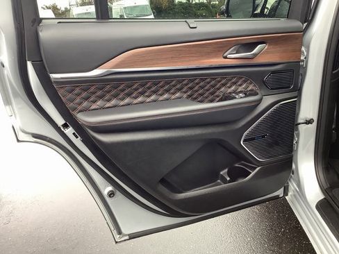 Used 2023 Jeep Grand Cherokee L Summit w/ Advanced Protech Group IV image 27