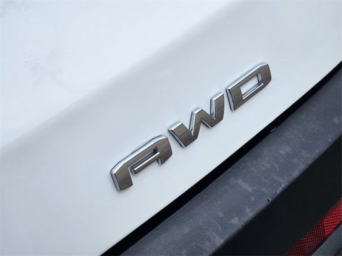 Used 2023 GMC Acadia SLE w/ Driver Convenience Package image 12