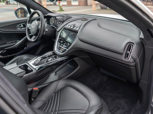 Used 2021 Aston Martin DBX image 30