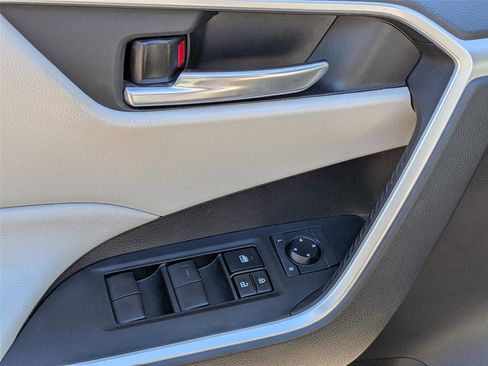 Used 2021 Toyota RAV4 XLE image 12