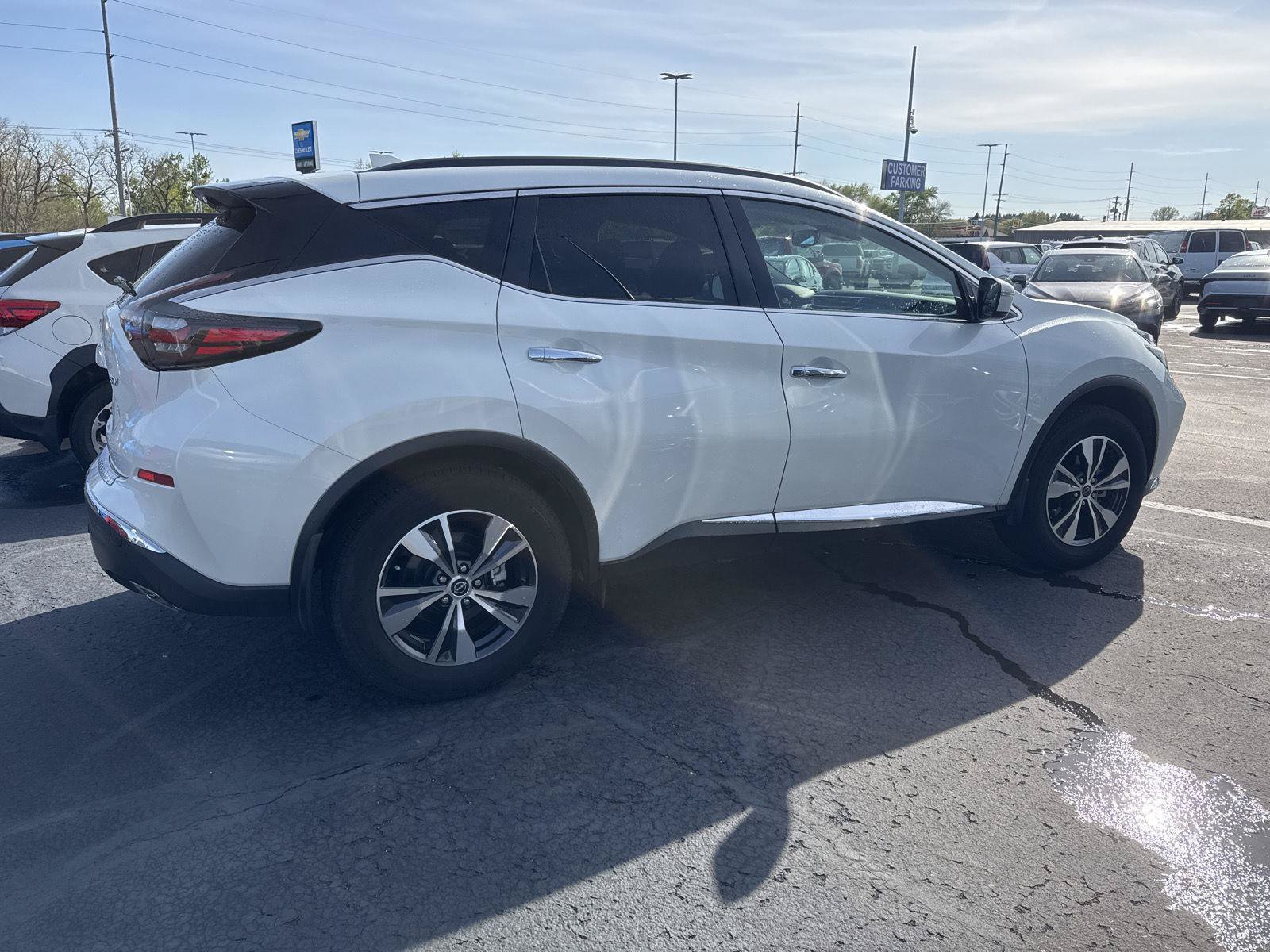 Used 2024 Nissan Murano SV FWD image 2