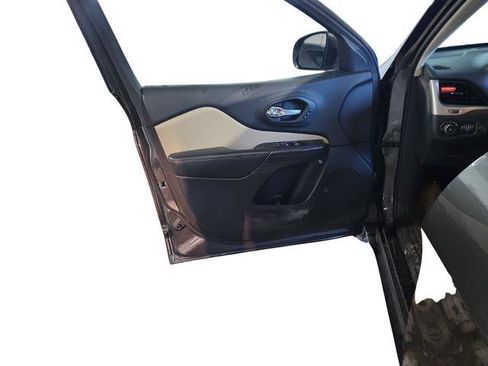 Used 2016 Jeep Cherokee Limited w/ Luxury Group image 17