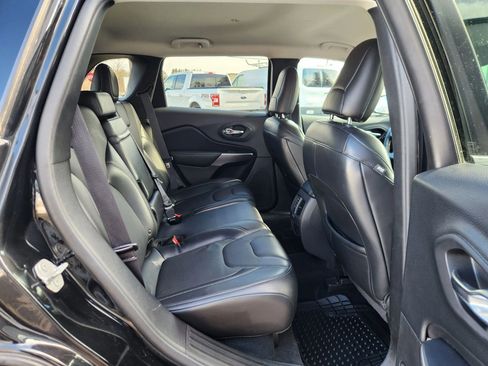 Used 2019 Jeep Cherokee Limited image 45