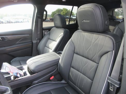 New 2026 Buick Enclave Avenir w/ Super Cruise Package image 13