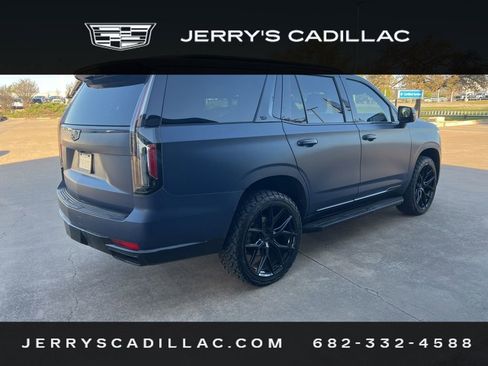 Used 2022 Cadillac Escalade Premium Luxury image 4