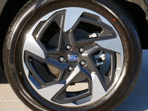 Used 2024 Subaru Crosstrek 2.5i Limited w/ Crosstrek Mirror Package image 17