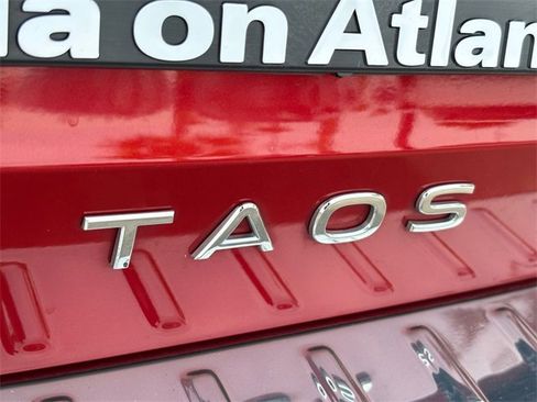 Used 2022 Volkswagen Taos SE image 12