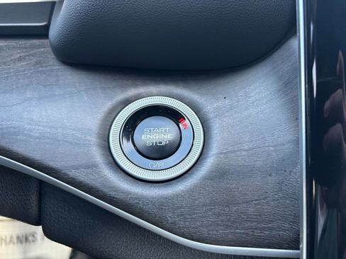 Used 2024 Jeep Grand Cherokee Limited w/ Luxury Tech Group II image 21