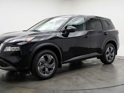 Used 2025 Nissan Rogue SV FWD image 3