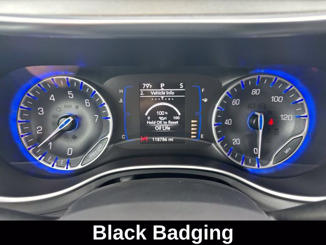 Used 2018 Chrysler Pacifica Touring-L w/ Premium Audio Group FWD image 21