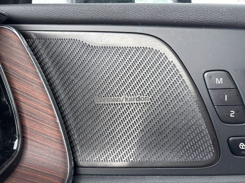 Certified 2024 Volvo XC60 B5 Ultimate w/ Protection Package Premier image 35