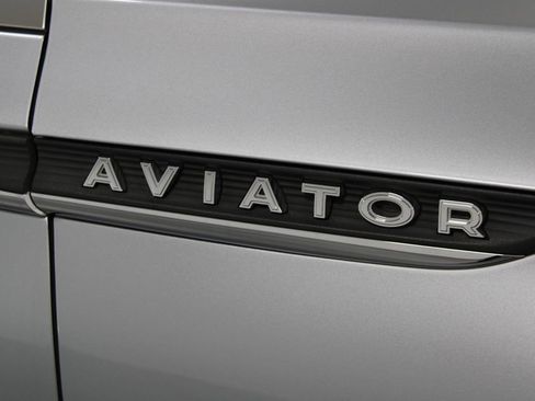 Used 2022 Lincoln Aviator Reserve w/ Equipment Group 201A image 12