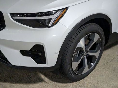 New 2026 Volvo XC40 B5 Plus w/ Protection Package Premier image 9