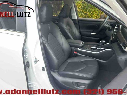 Used 2024 Toyota Highlander XLE FWD image 9