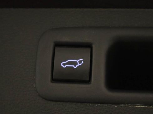 Used 2021 Toyota Highlander XLE FWD image 20