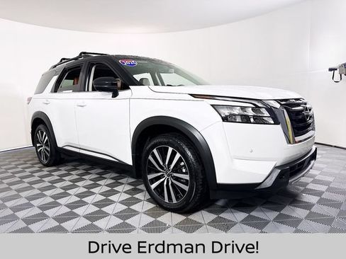 Certified 2025 Nissan Pathfinder Platinum AWD/4WD image 1