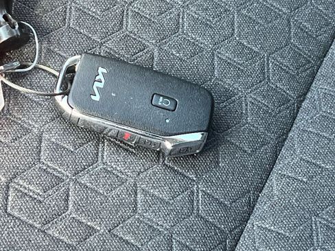 Used 2025 Kia Seltos S FWD image 25
