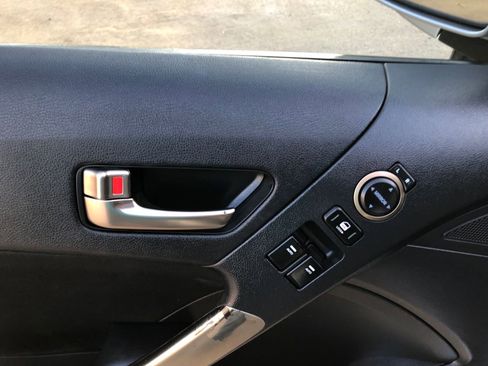 Used 2013 Hyundai Genesis 2.0T image 13