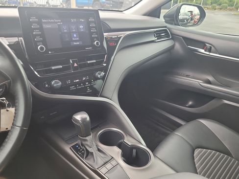 Used 2022 Toyota Camry SE image 20