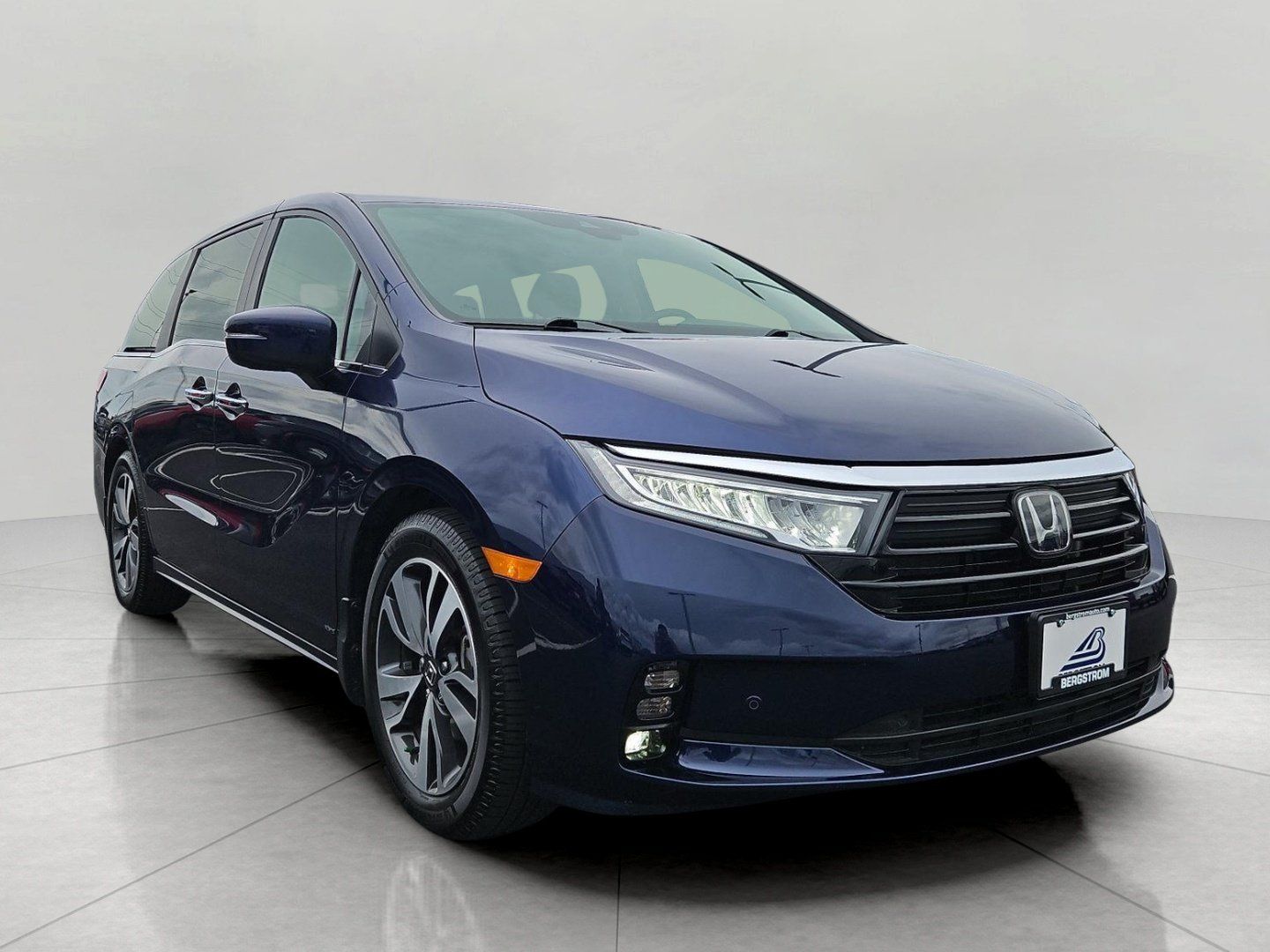 Used 2024 Honda Odyssey Touring image 1