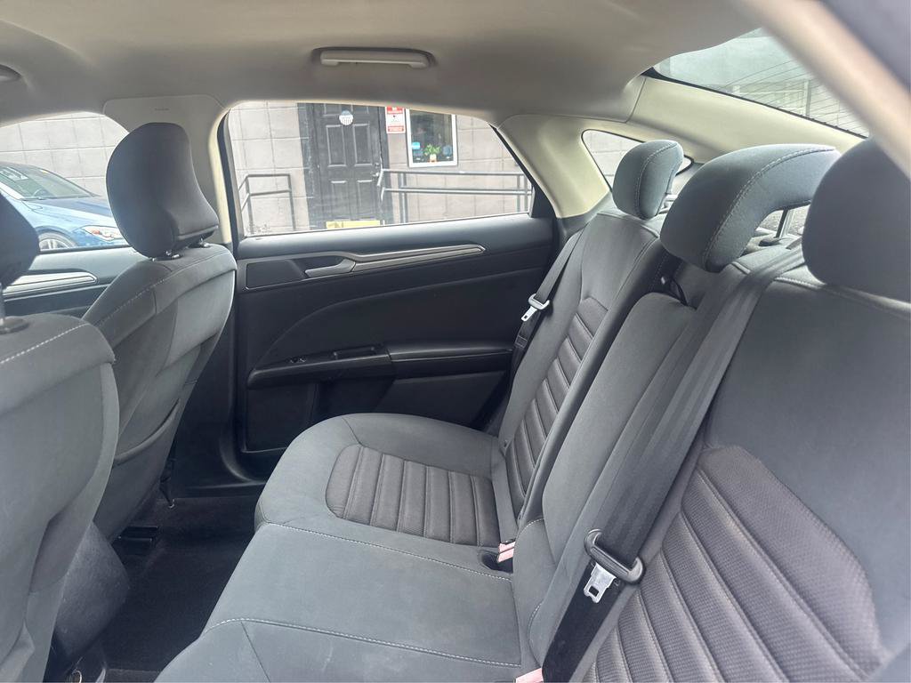 Used 2017 Ford Fusion SE FWD image 10