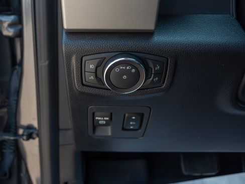 Used 2019 Ford F150 Lariat w/ Trailer Tow Package AWD/4WD image 12
